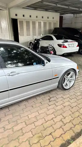 BMW E46 323i A/T 2000