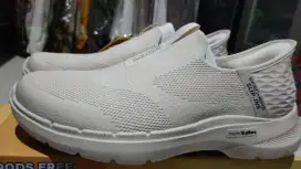 Sepatu Slip-ins go walk 6