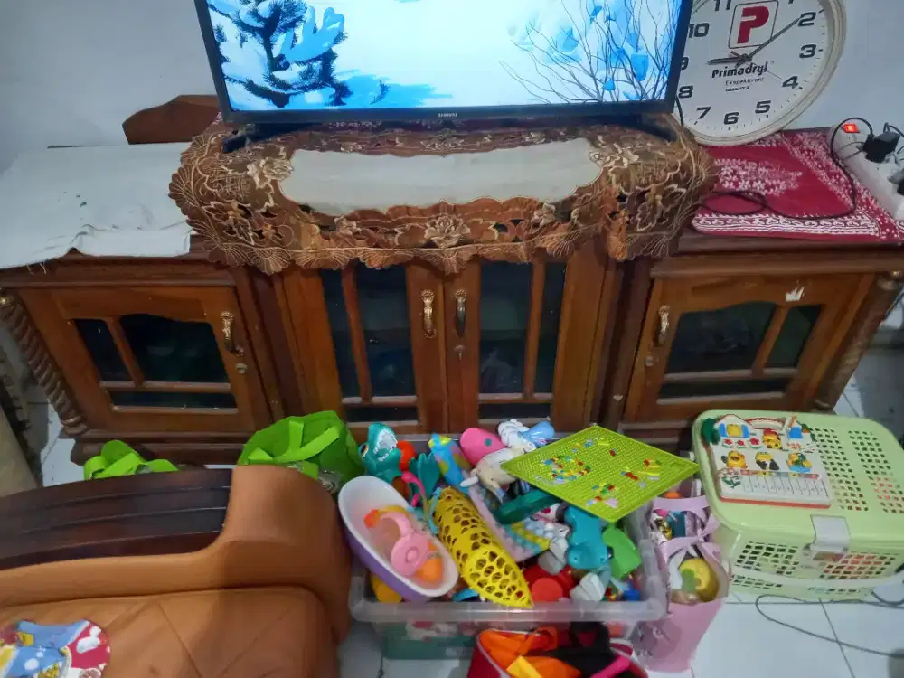 Meja tv kayu masih sangat baik