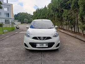 Nissan march matic 2015 putih . DP 7 jt