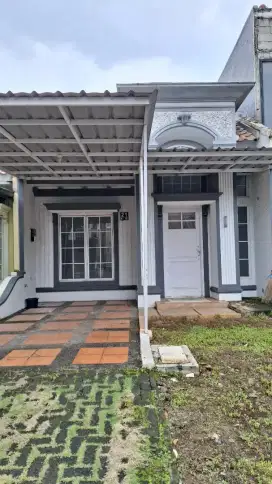 DISEWAKAN RUMAH DI KOMPLEKS MEWAH