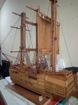 Miniatur kapal tradisional