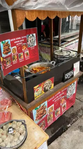 Butuh penjaga stand makanan