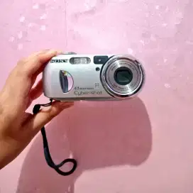 Digicam Sony Cybershoot dsc-p73 2004