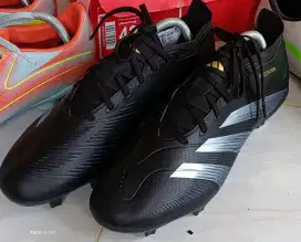 Sepatu bola Adidas predator league
Size 43 (27.5)