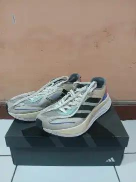 Sepatu Lari Adidas Adizero Boston 11 Ukuran 42 (Nego)