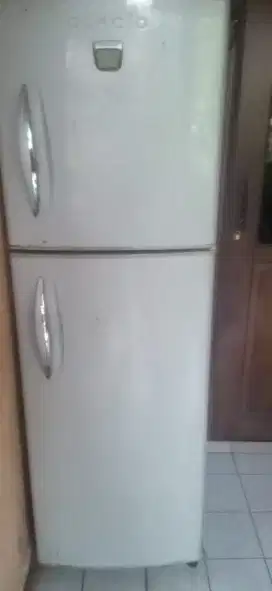 Kulkas Glacio thosiba 2 pintu