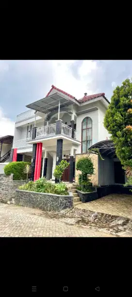 Villa Mewah Punya Karabat Sendiri Mau Dijual Langsung Pemilik