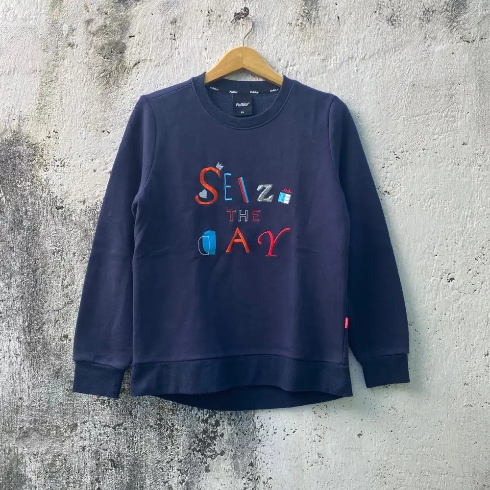 Crewneck Feltics - Size M - Jaket Sweater Sweatshirts