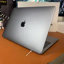 Macbook Pro Retina 13inch 2020 8/256 GB Touchbar