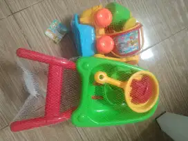 Mainan pasir anak untuk dipantai.