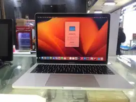 MacBook Pro 13-Inch 2017 8/256 gb Intel Core i5