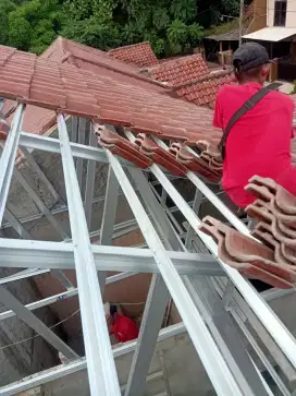 Pasang bajaringan ganti genteng rumah