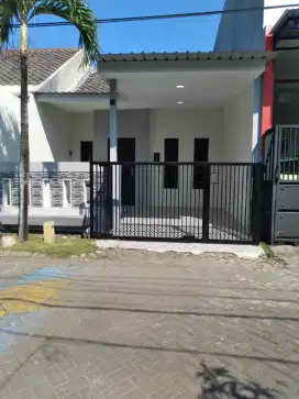 Dijual rumah siap huni di perum rungkut