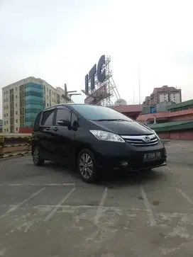 Dijual Cepat: Honda Freed SD 2014 Mulus Terawat, Siap Pakai!