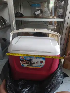 Cool box bekas pakai.