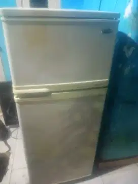 Jual cepat kulkas 2 pintu golstar siap pakai dan garansi