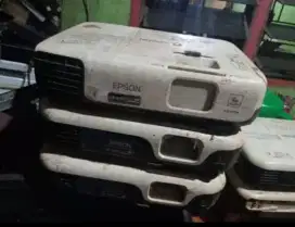 Terima proyektor rusak atau padam