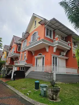 Disewa  Omaha Village Gading Serpong 3 lantai Posisi Hook Furnished