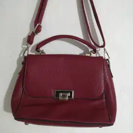 Tas selempang wanita merah
