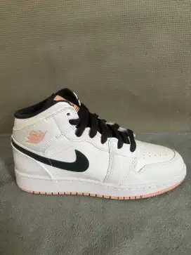 Air jordan 1 mid artic orange