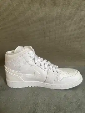 Nike Jordan Mid Triple White