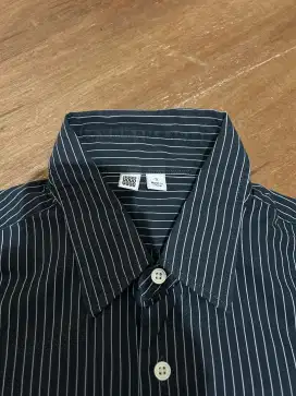 Kemeja UNIQLO hitam