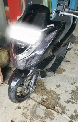 PCX 160 ABS warna hitam glossy tahun 2021