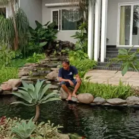 Taman hijau dengan seni relief