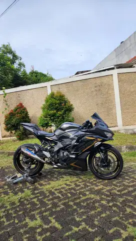 KAWASAKI ZX25R ABS SE MATT GREY