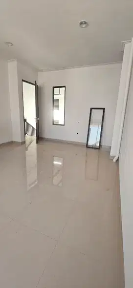 Disewakan cepat gudang bizzpark pik2 cocok untuk usaha