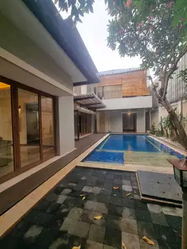 DIJUAL RUMAH TROPICAL HOUSE BALINESE HARGA NJOP DIKEMANG JAKARTA SELAT