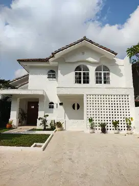 dijual rumah siap huni dan private pool di sentul city