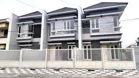 Rumah Gress Minimalis di Jemursari, Row jalan 5 Mobil dekat Ubaya dan