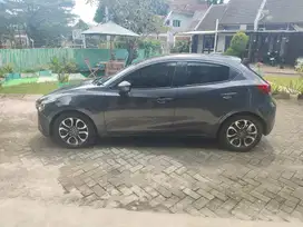 Mazda 2 R AT 2017 istimewa siap pakai low km pajak panjang