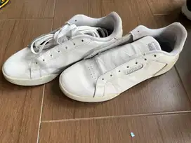 Sepatu Addidas Putih