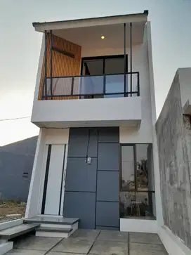 Rumah 2 lantai minimalis harga ekonomis lokasi pinggir jalan utama