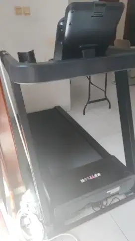 Treadmil jarang dipakai kondisi masih sangat bagus