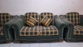 Sofa kain warna hijau lumut