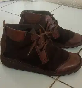 Sepatu 3/4 kanvas kulit