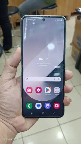 Samsung Galaxy Z Flip 6 silver