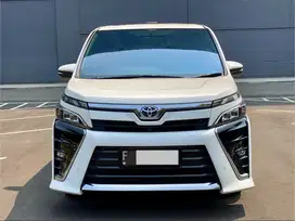 TOYOTA VOXY 2.0 AT PUTIH 2019