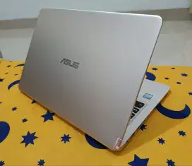Laptop Asus Core i7 RAM 8GB SSD Mulus Slim