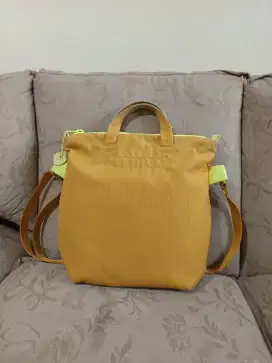 Tas selempang tenteng crumpler