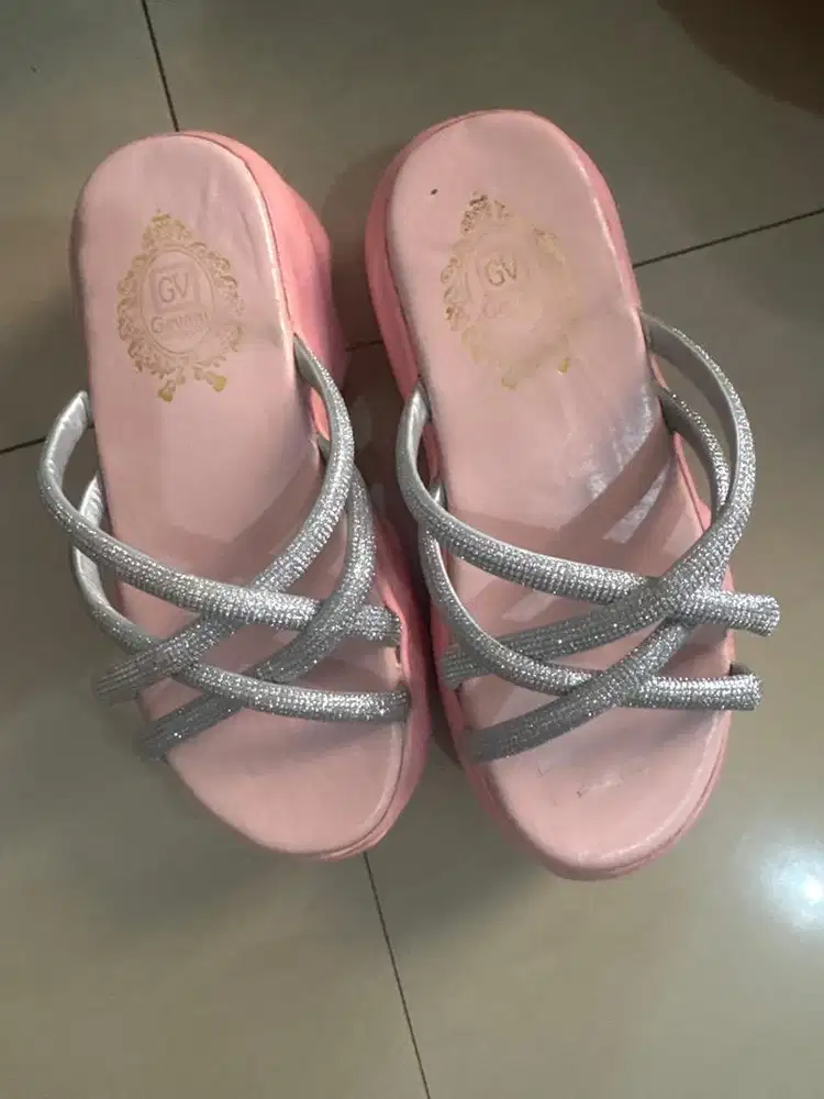 Sandal wanita baru