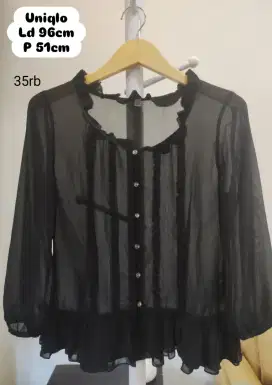 Atasan Hitam Uniqlo