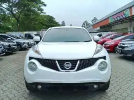 Nissan juke Rx 2011 Putih tgn 1 istimewa