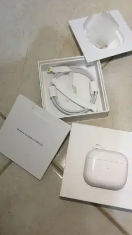 Airpods Airpods gen 3 wireless charging, masih bagus suaranya 99%
