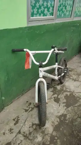 Sepeda BMX senator