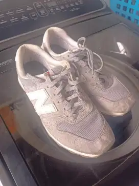 Dijual Sepatu NB 574 size anak